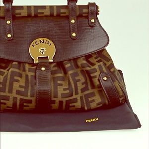 Pre-owned Authentic Fendi Zucca Medium Bag